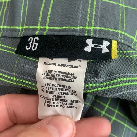 Under Armour men’s size 36 golf shorts. Grey/green - Picture 3 of 3